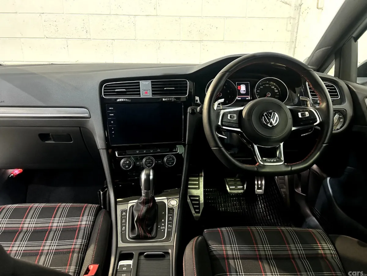 Volkswagen Golf Hatchback, Petrol, 2017, White