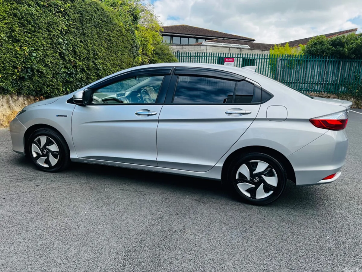 Honda Grace Saloon, Petrol Hybrid, 2015, Silver