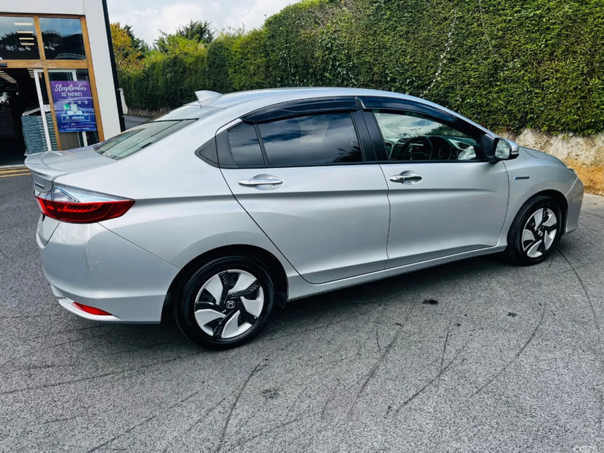 Honda Grace Saloon, Petrol Hybrid, 2015, Silver