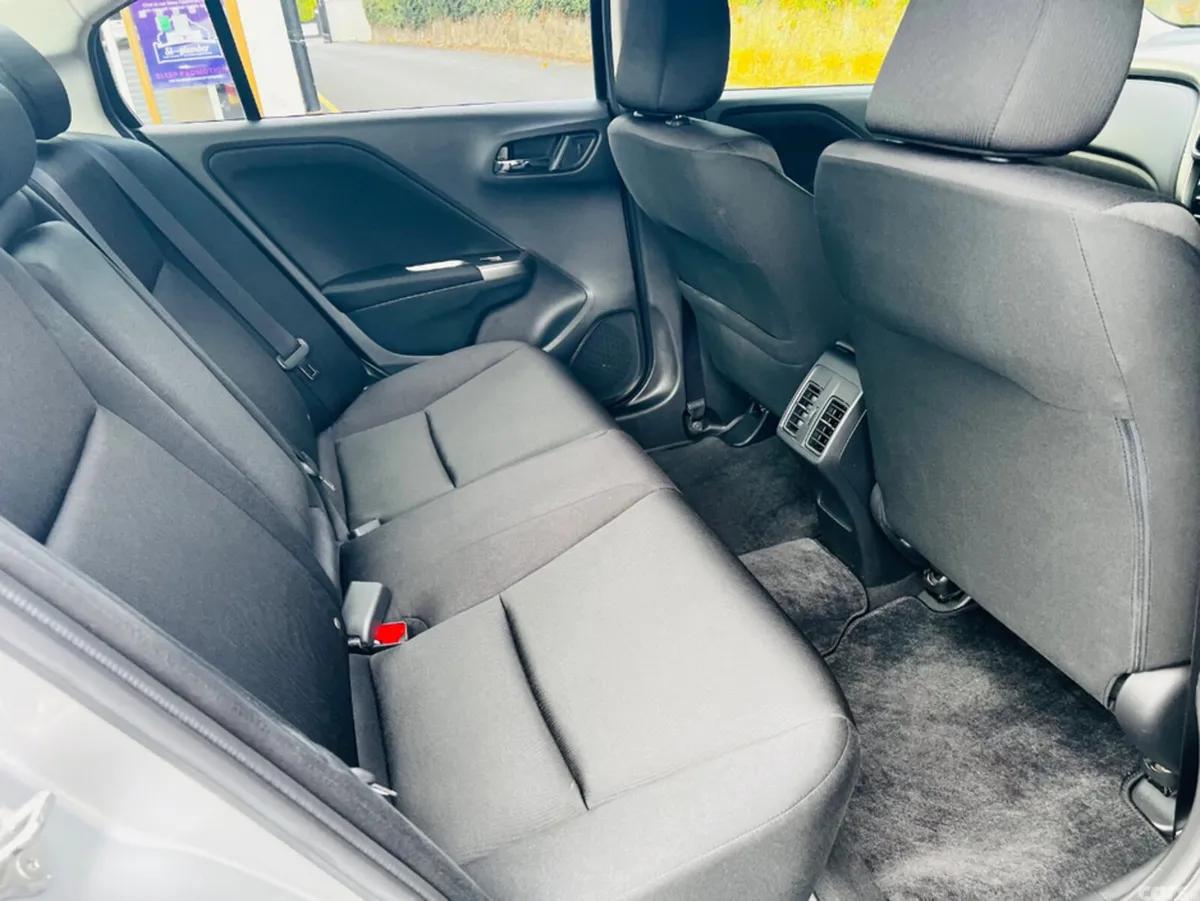 Honda Grace Saloon, Petrol Hybrid, 2015, Silver
