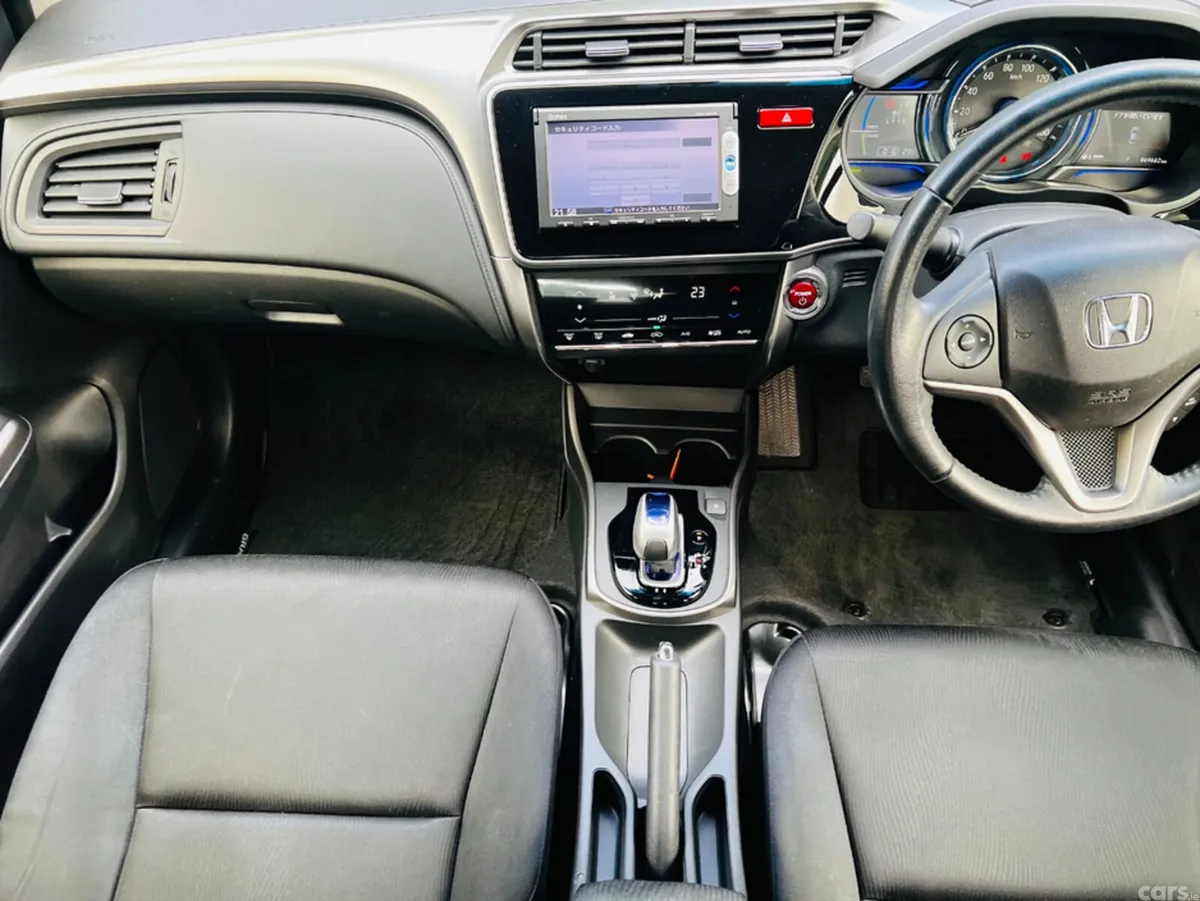 Honda Grace Saloon, Petrol Hybrid, 2015, Silver
