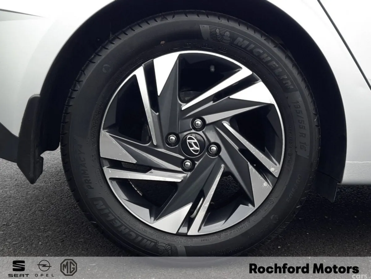Hyundai i20 Hatchback, Petrol, 2023, Grey
