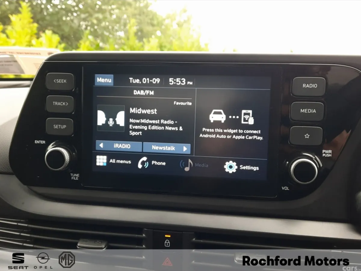Hyundai i20 Hatchback, Petrol, 2023, Grey