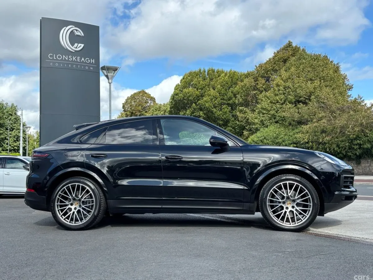 Porsche Cayenne SUV, Petrol Plug-in Hybrid, 2023, Black