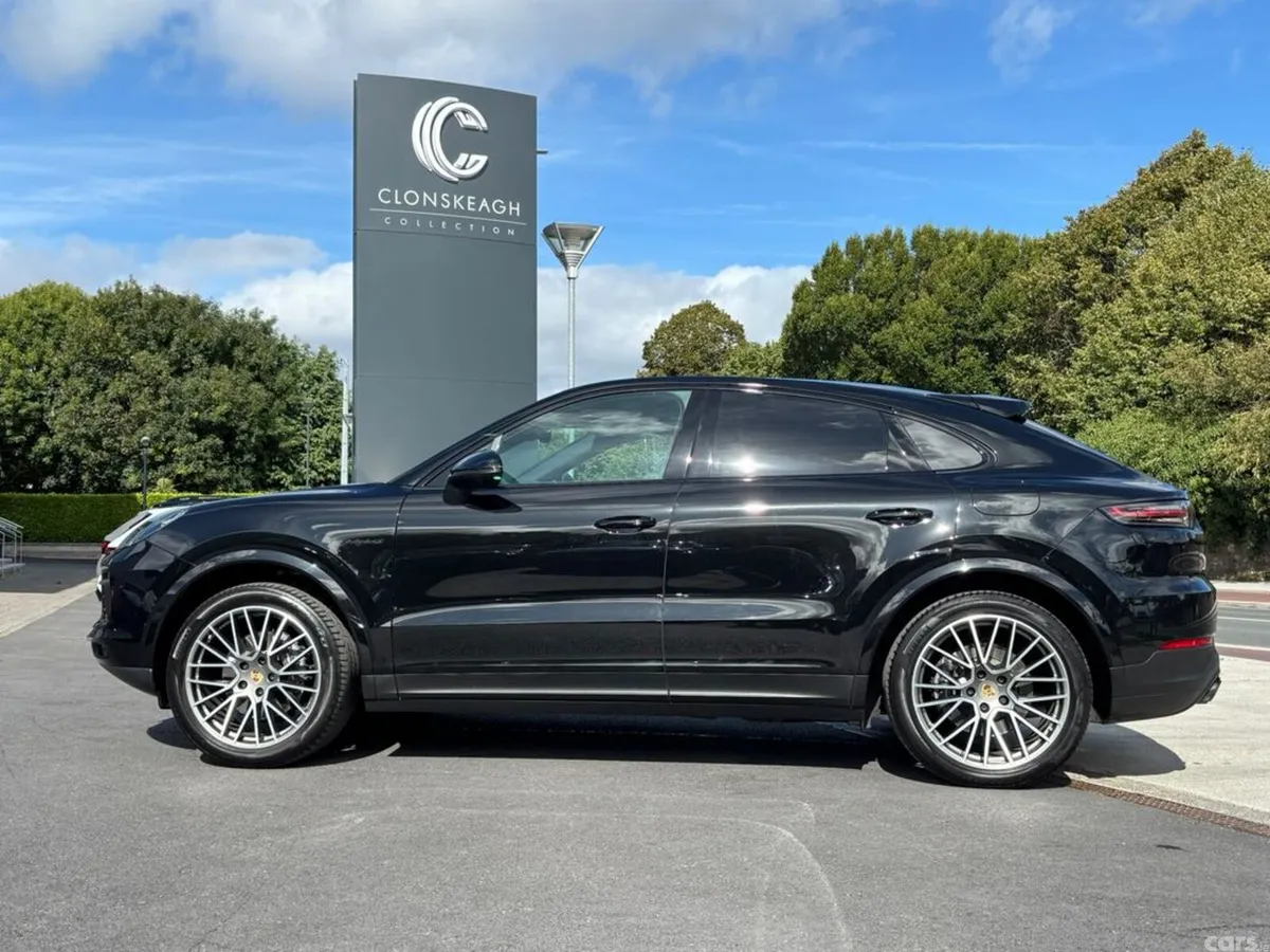 Porsche Cayenne SUV, Petrol Plug-in Hybrid, 2023, Black
