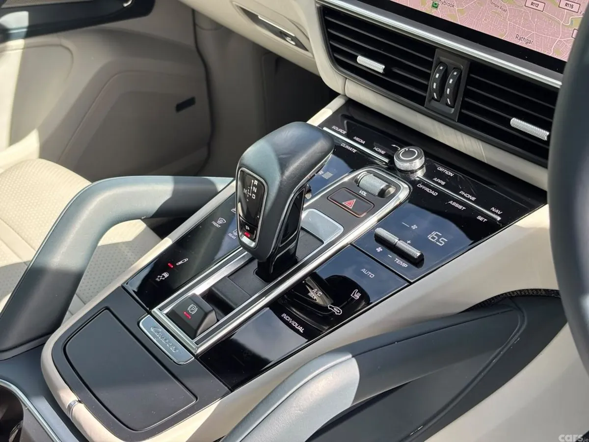 Porsche Cayenne SUV, Petrol Plug-in Hybrid, 2023, Black