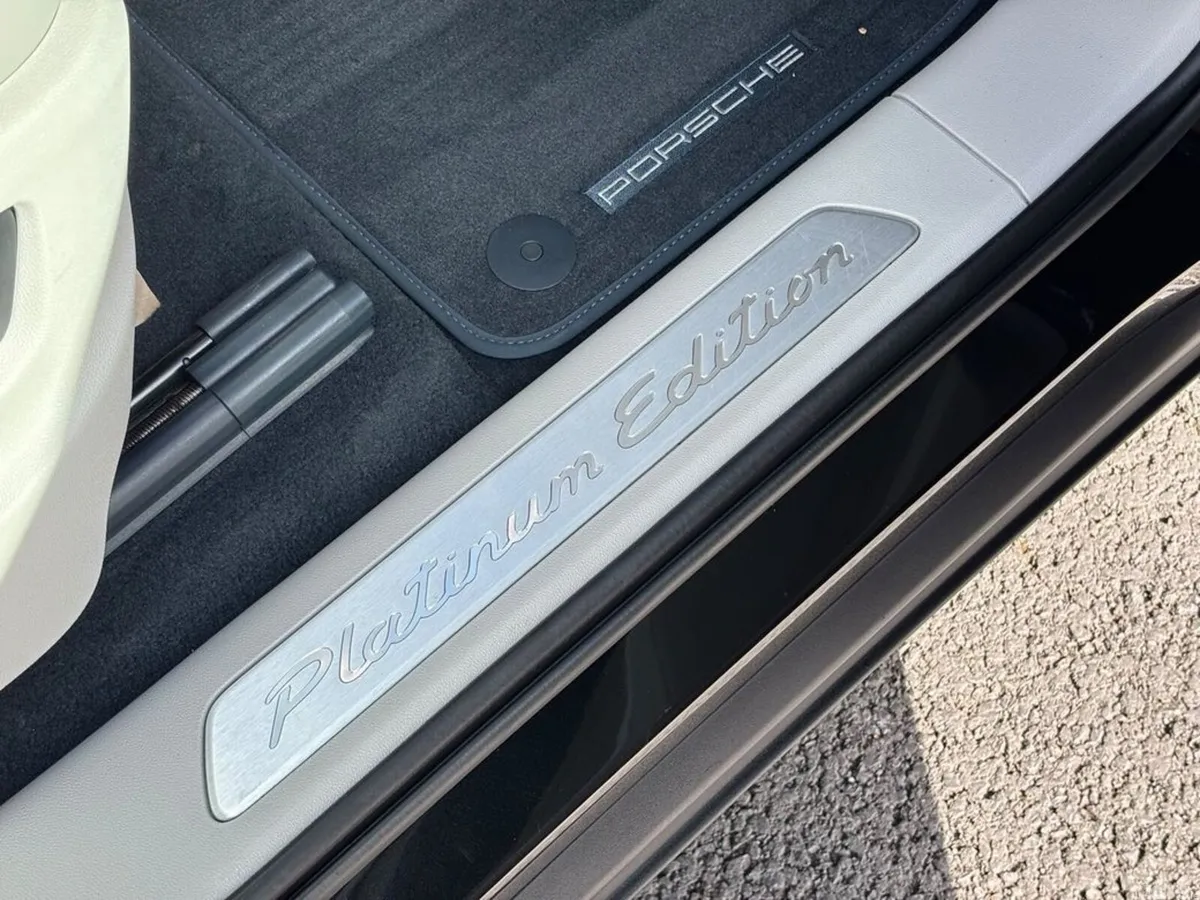 Porsche Cayenne SUV, Petrol Plug-in Hybrid, 2023, Black
