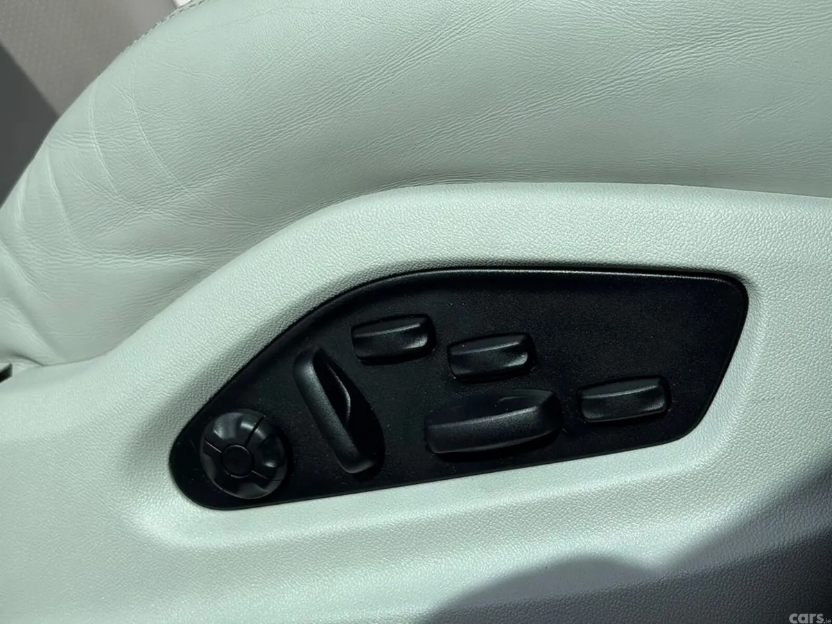 Porsche Cayenne SUV, Petrol Plug-in Hybrid, 2023, Black