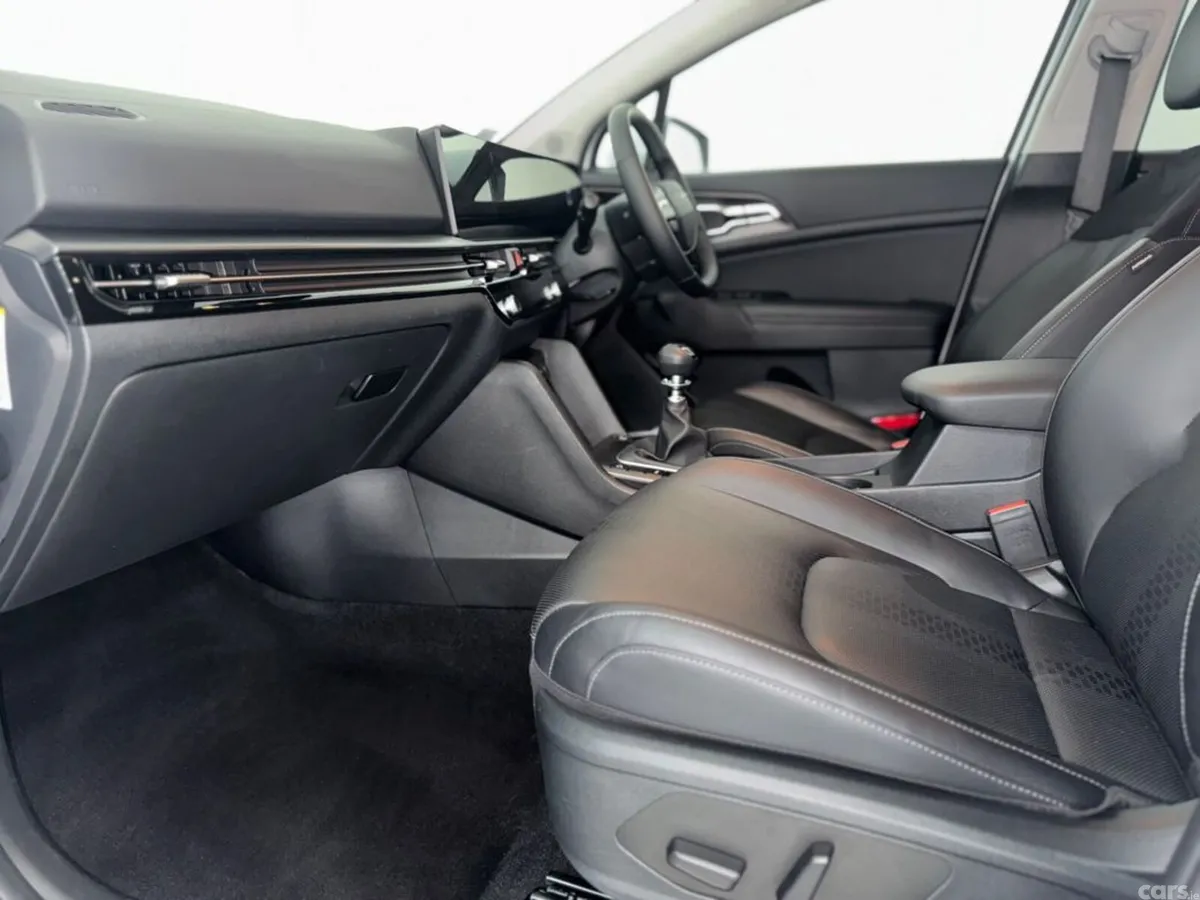 Kia Sportage MPV, Diesel Hybrid, 2026, White
