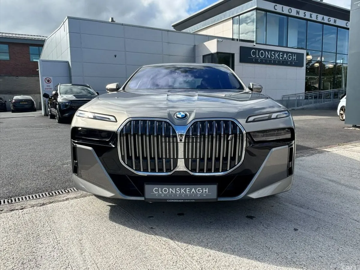 BMW i7 Saloon, Electric, 2025, Grey