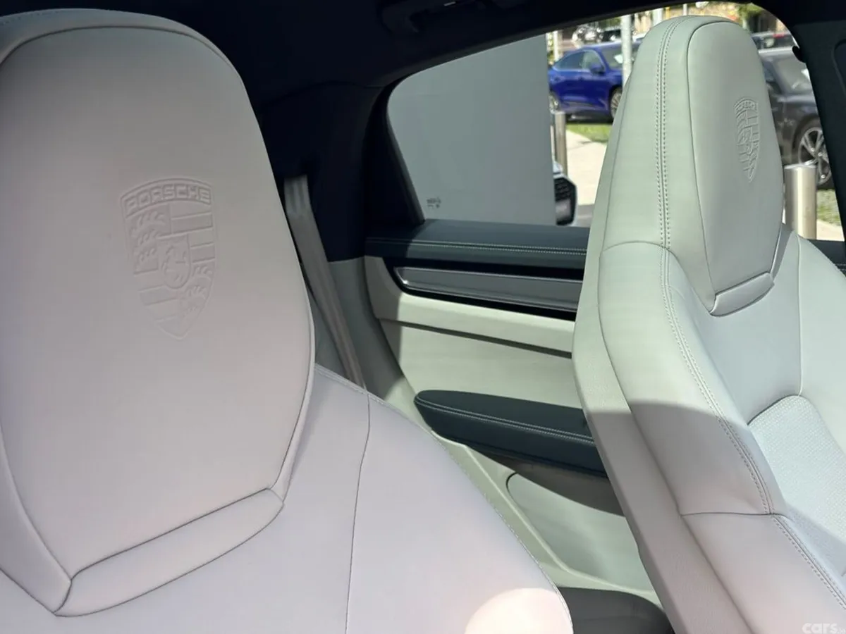 Porsche Cayenne SUV, Petrol Plug-in Hybrid, 2023, Black