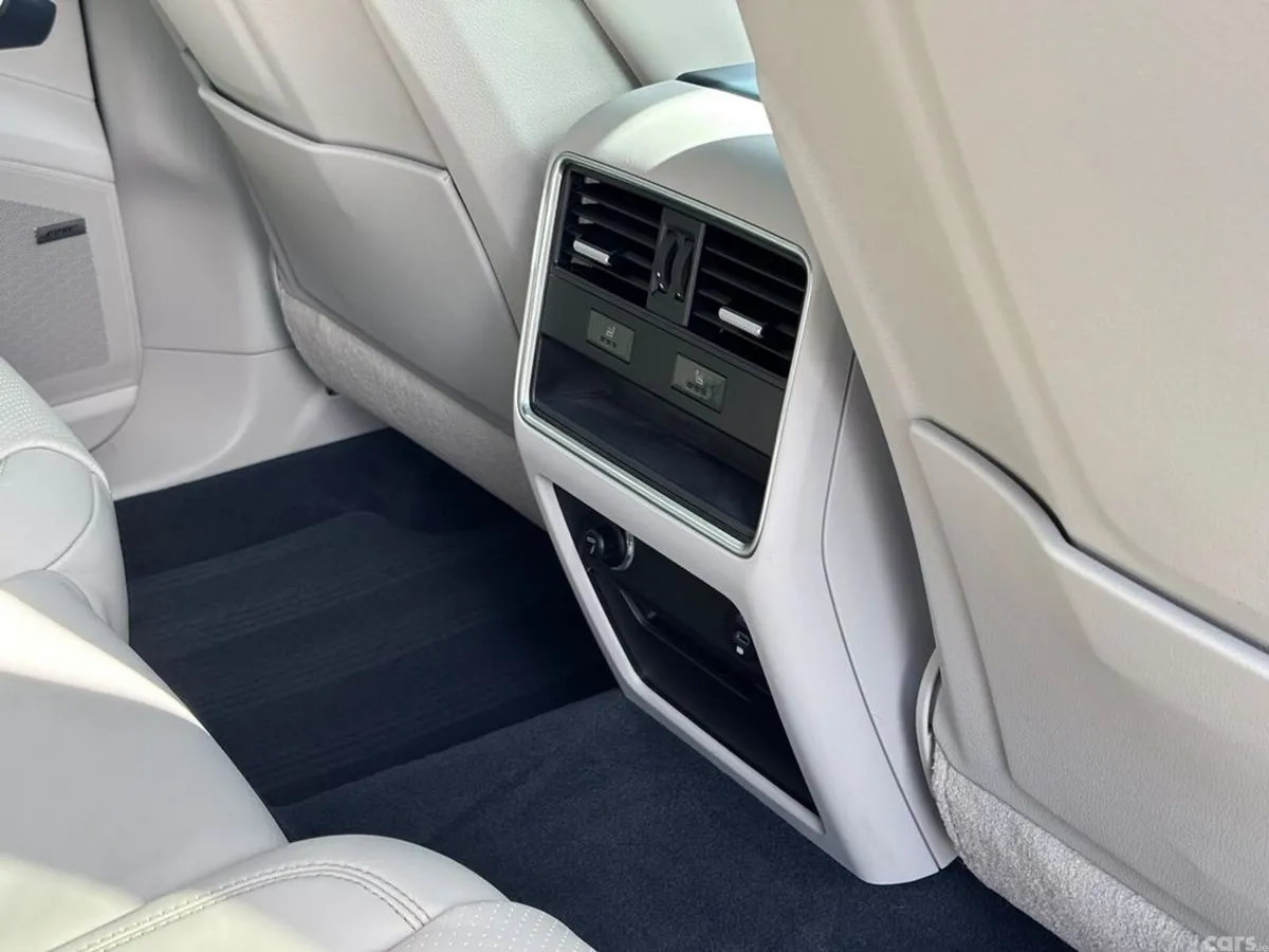 Porsche Cayenne SUV, Petrol Plug-in Hybrid, 2023, Black