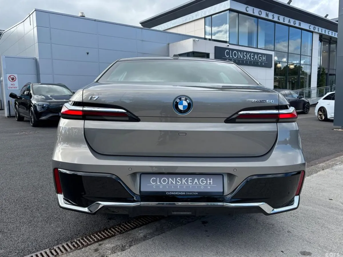 BMW i7 Saloon, Electric, 2025, Grey