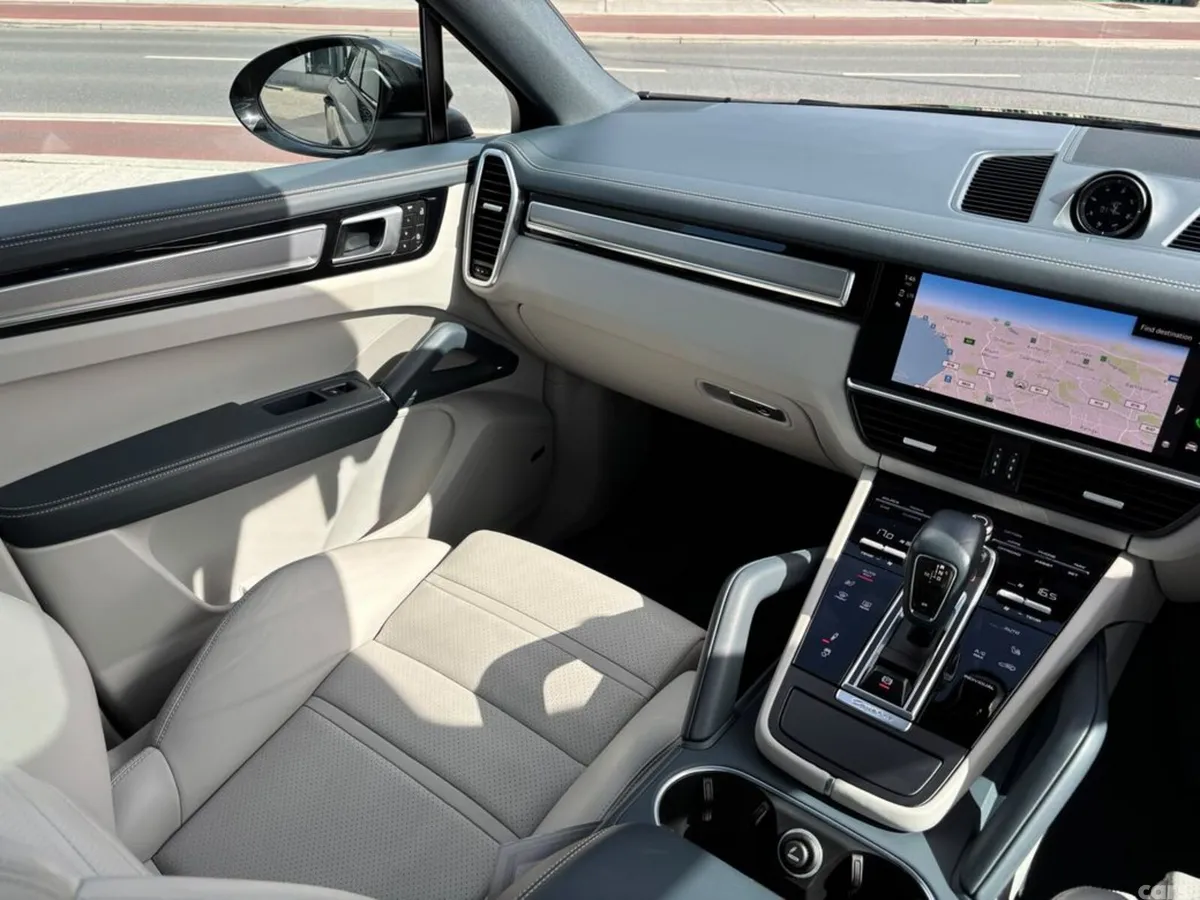 Porsche Cayenne SUV, Petrol Plug-in Hybrid, 2023, Black