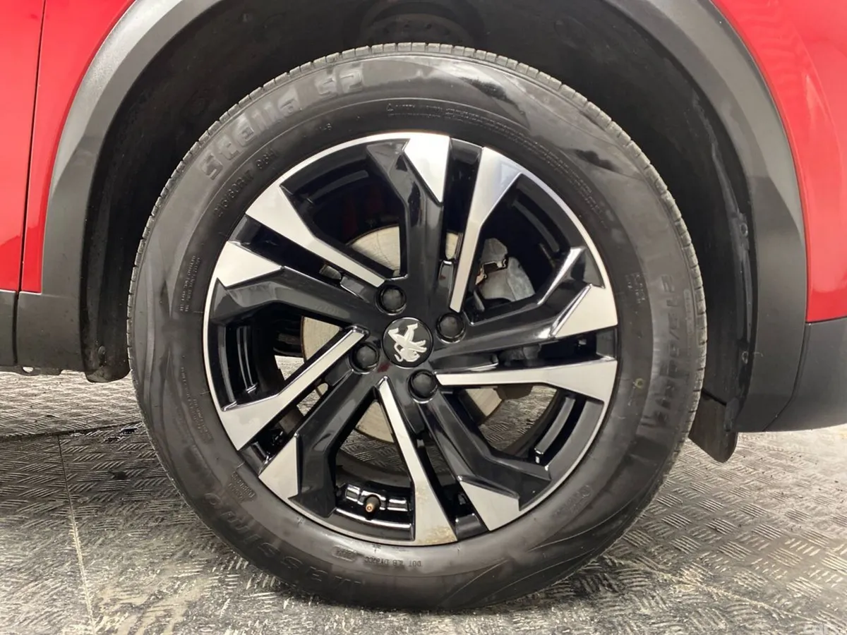 Peugeot 2008 MPV, Petrol, 2023, Red