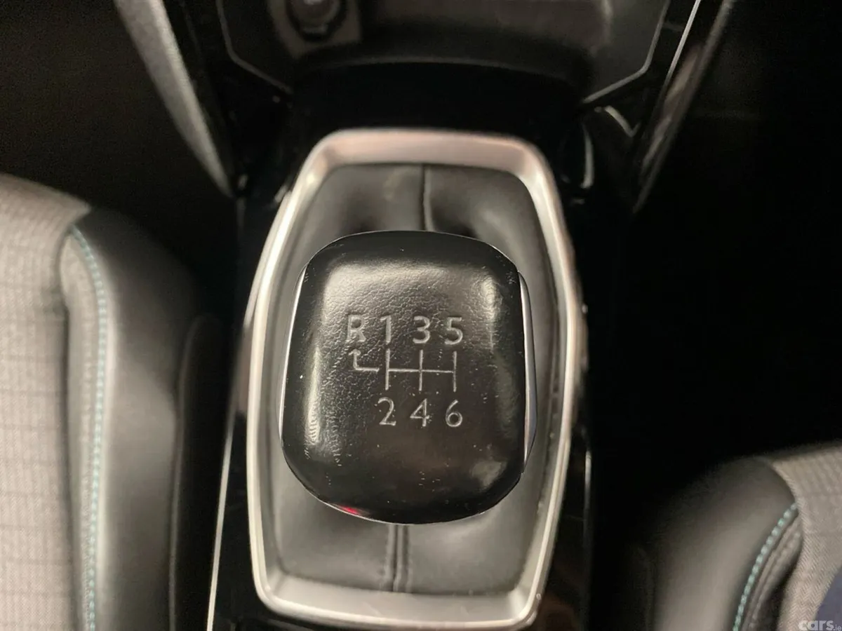 Peugeot 2008 MPV, Petrol, 2023, Red