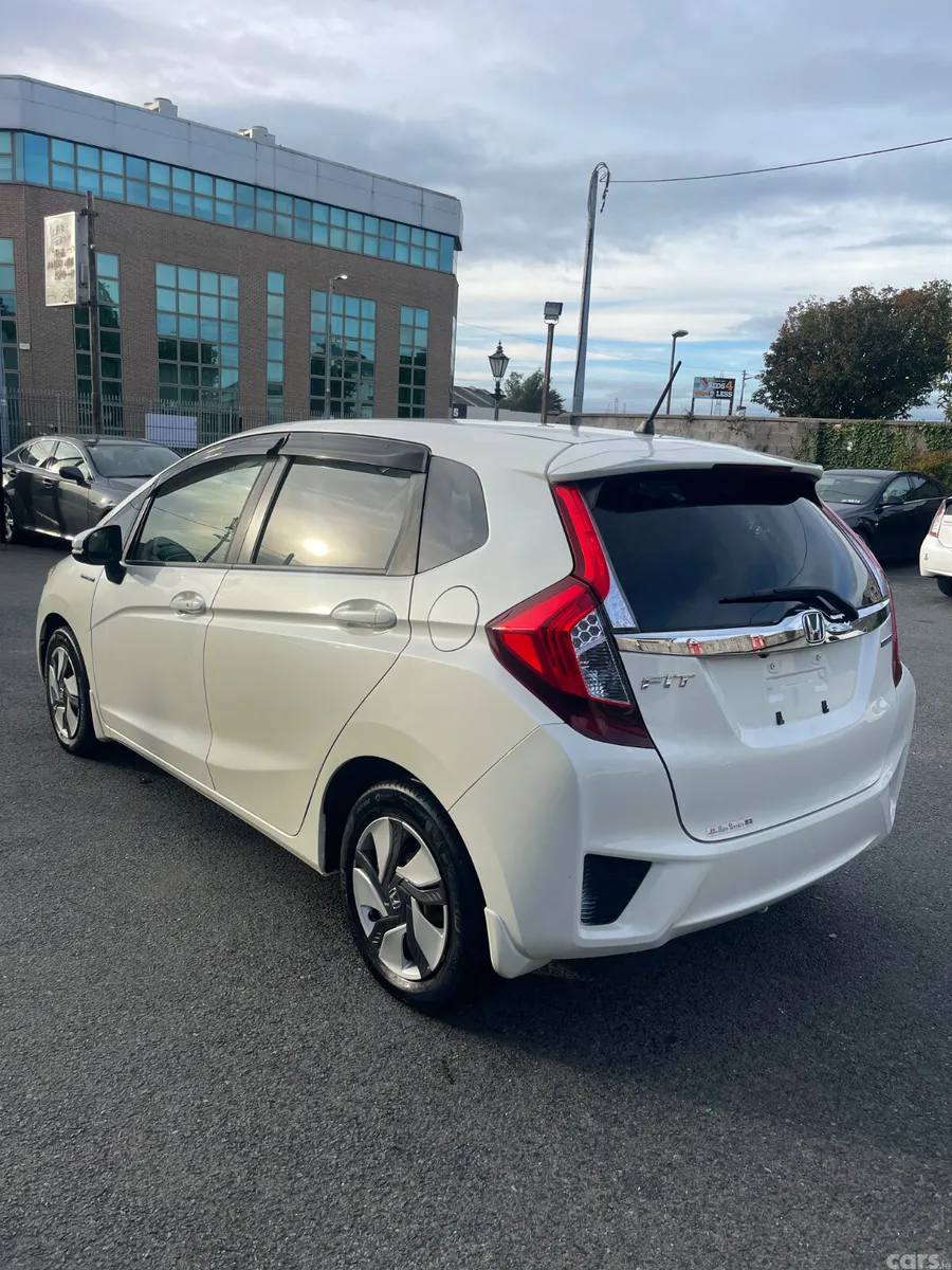 Honda Fit Hatchback, Petrol Hybrid, 2014, White