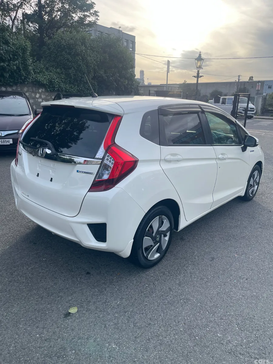 Honda Fit Hatchback, Petrol Hybrid, 2014, White