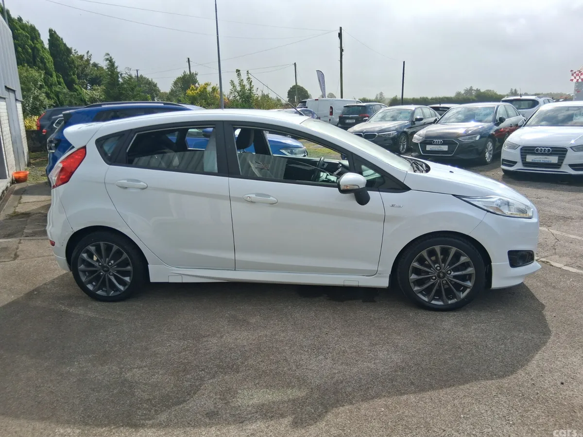 Ford Fiesta Hatchback, Petrol, 2017, White
