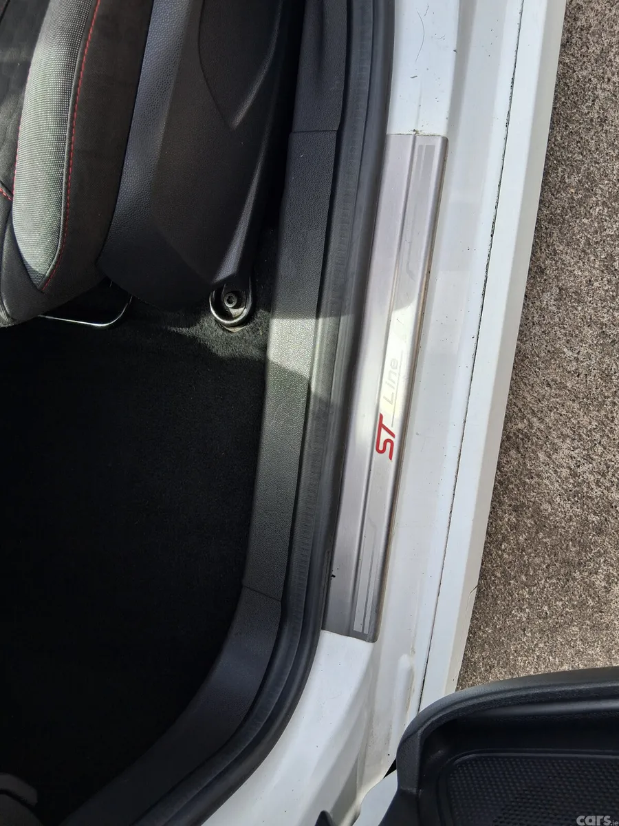 Ford Fiesta Hatchback, Petrol, 2017, White