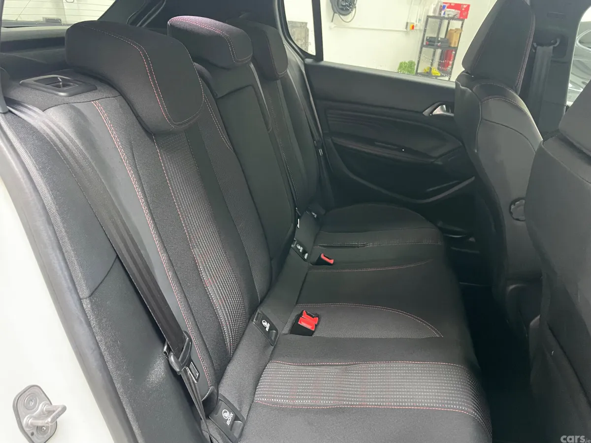 Peugeot 308 Hatchback, Diesel, 2021, White