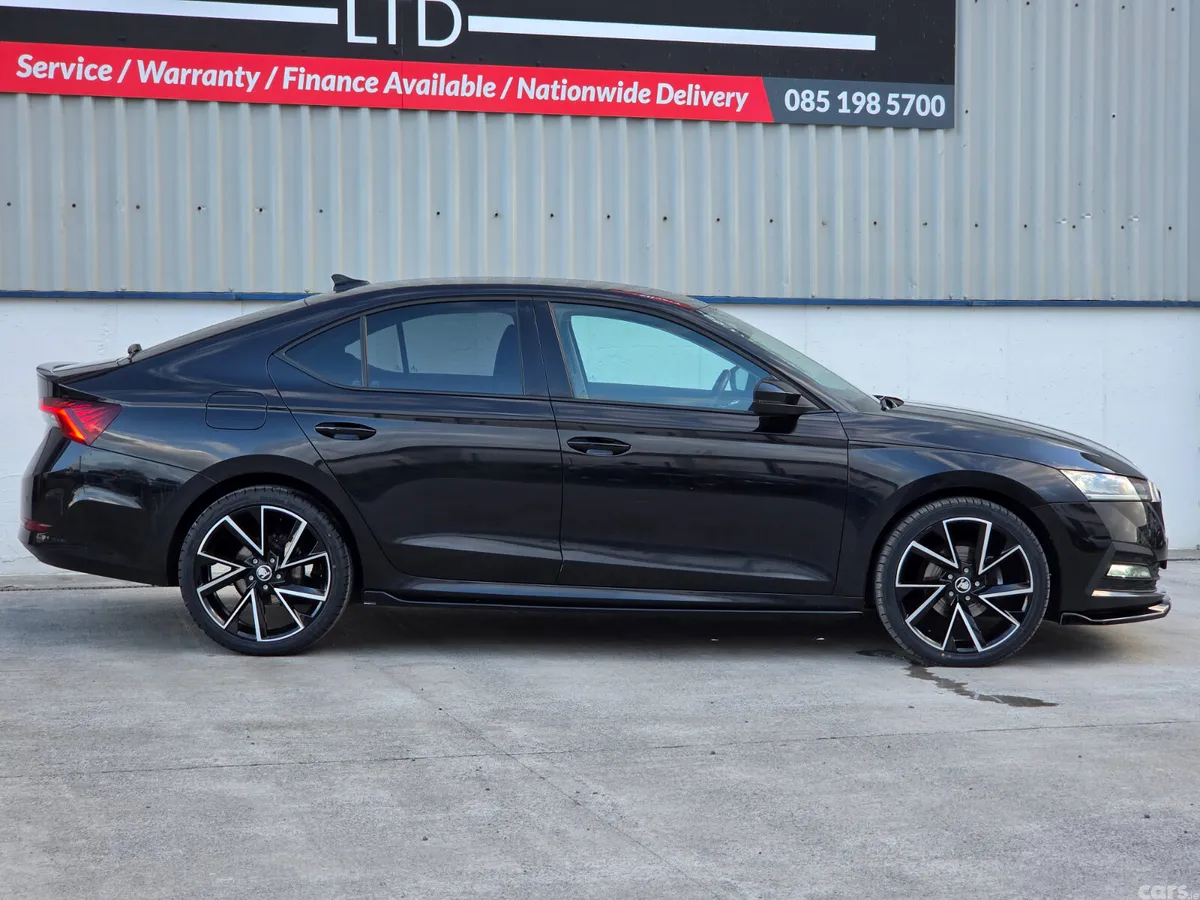 Skoda Octavia Saloon, Diesel, 2023, Black