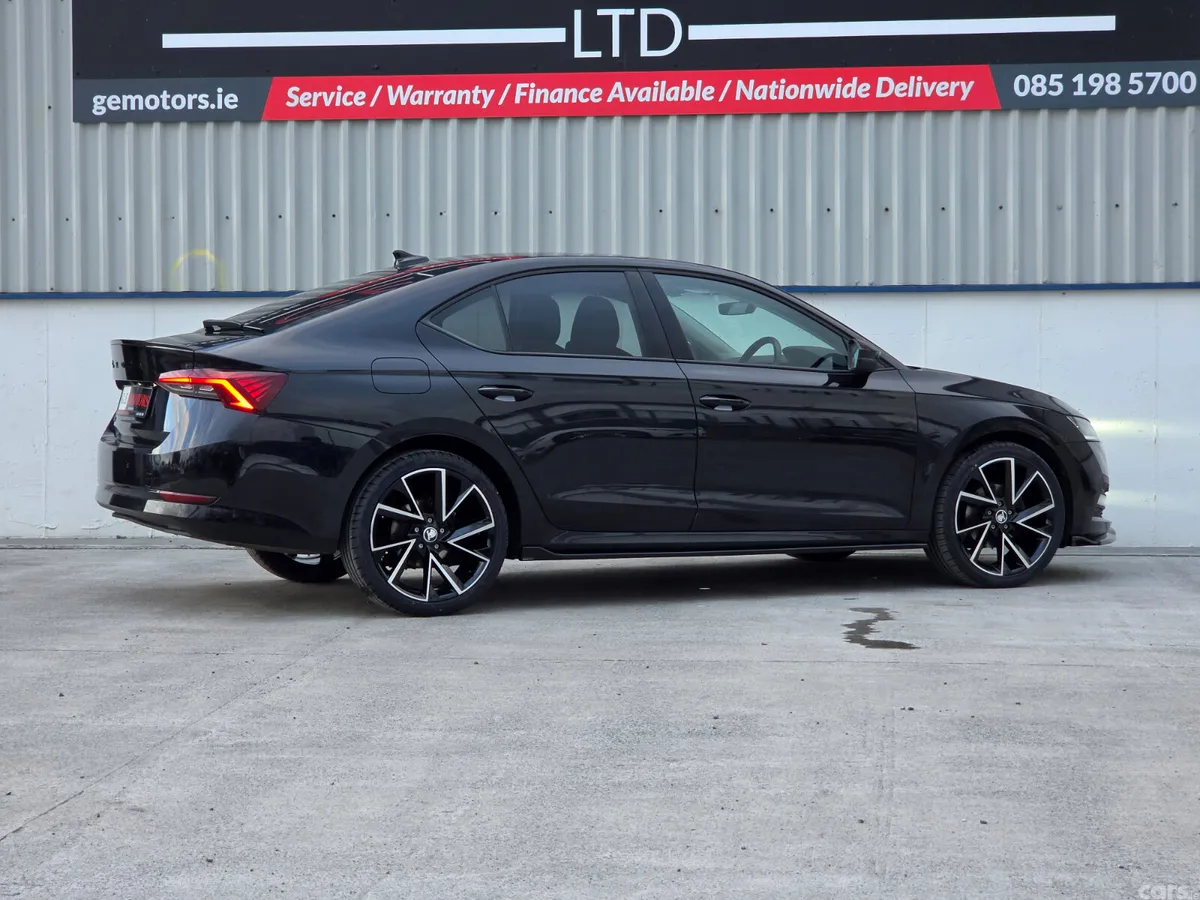 Skoda Octavia Saloon, Diesel, 2023, Black