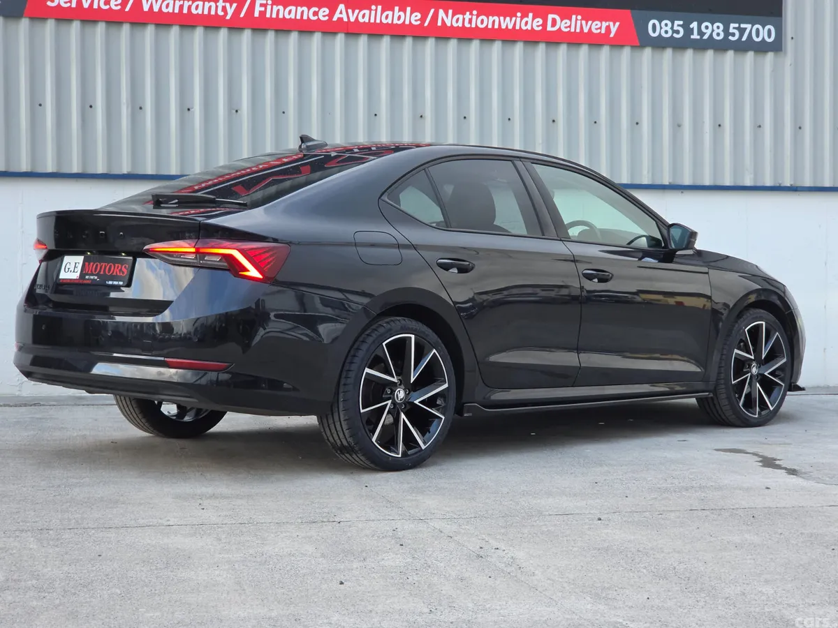 Skoda Octavia Saloon, Diesel, 2023, Black