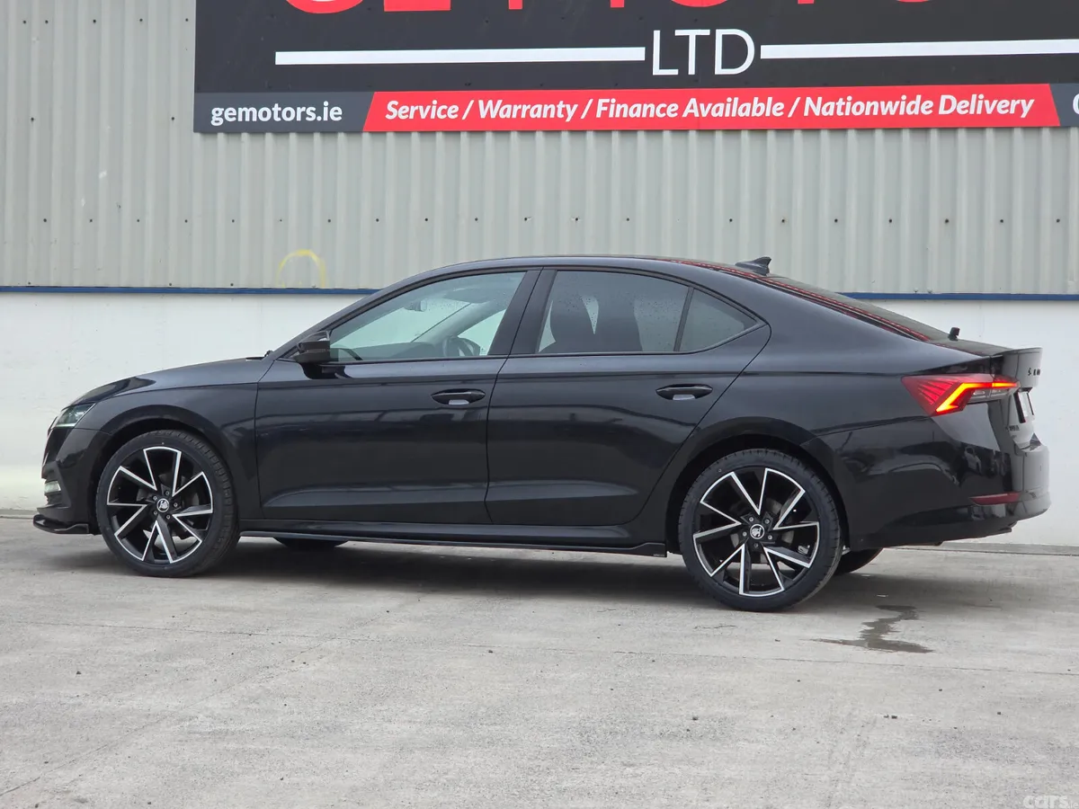 Skoda Octavia Saloon, Diesel, 2023, Black