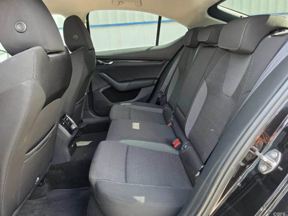Skoda Octavia Saloon, Diesel, 2023, Black