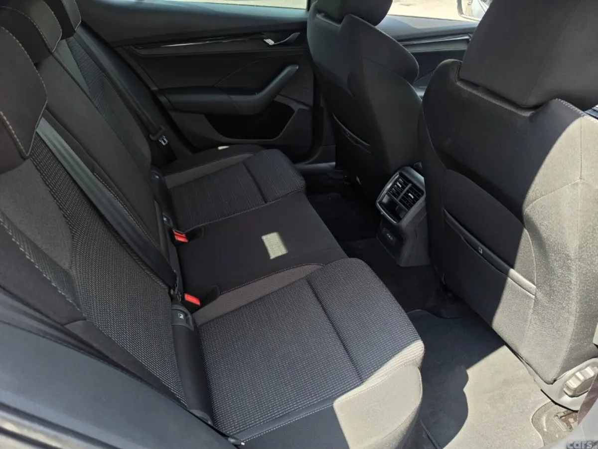 Skoda Octavia Saloon, Diesel, 2023, Black