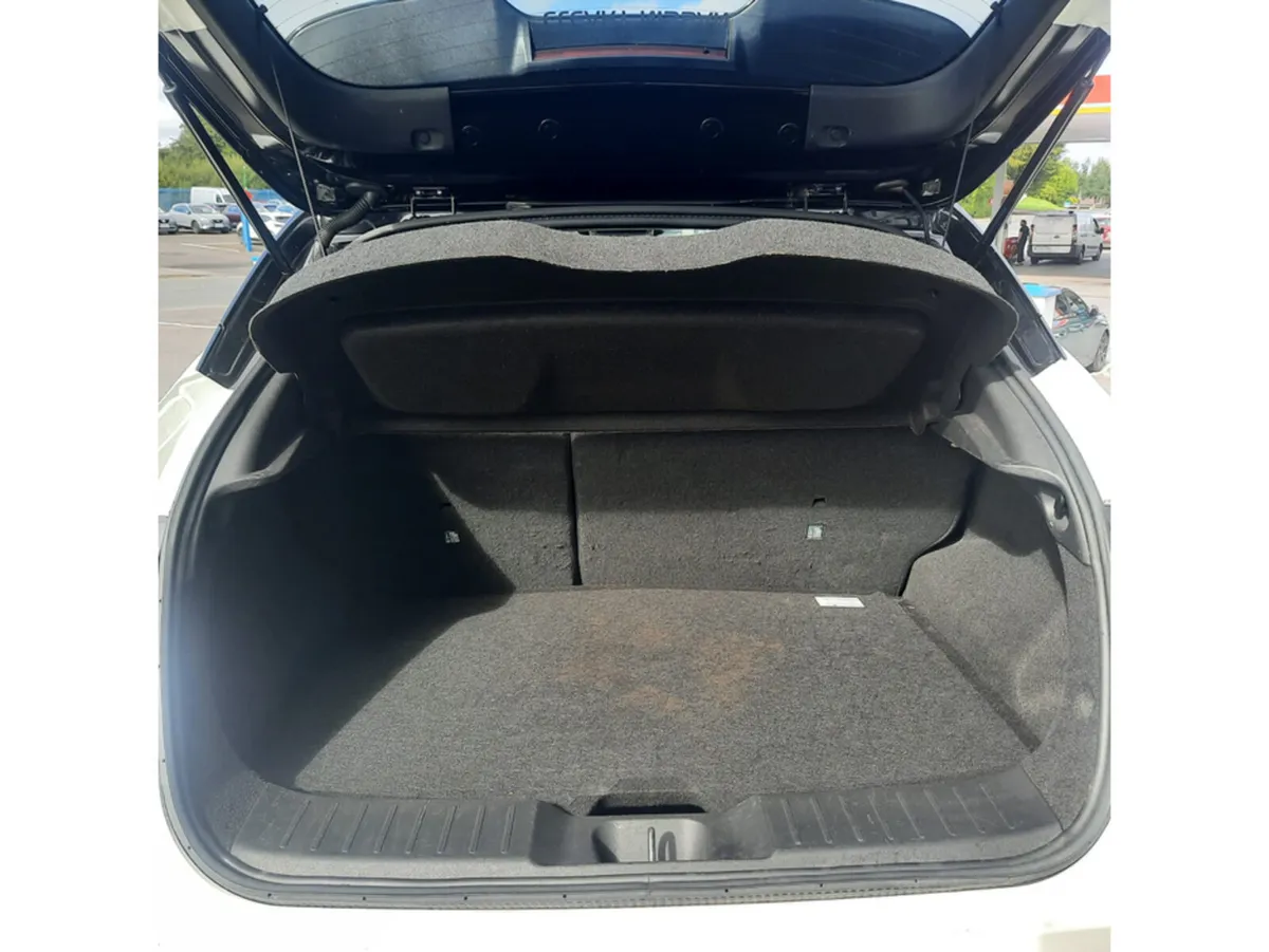 Nissan Juke MPV, Petrol, 2021, White