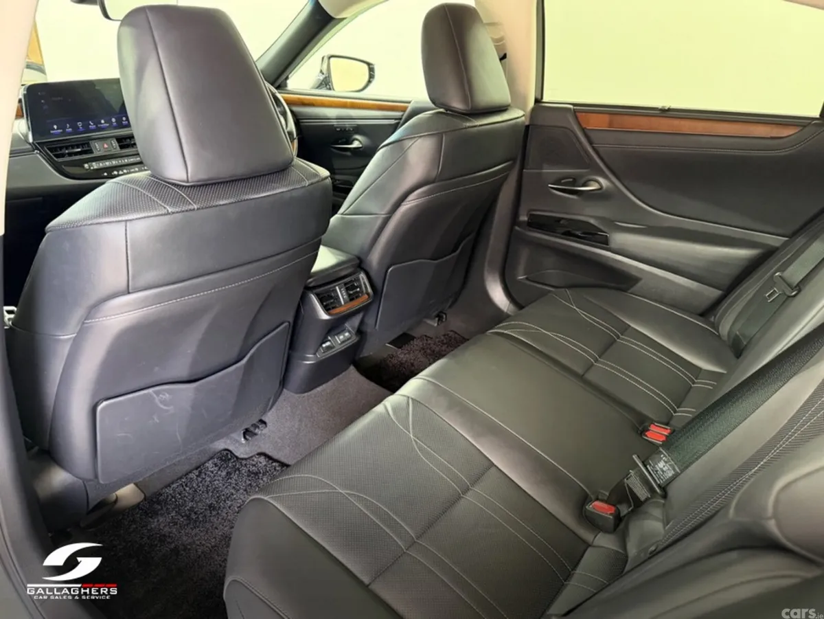 Lexus ES Saloon, Petrol Hybrid, 2021, Silver
