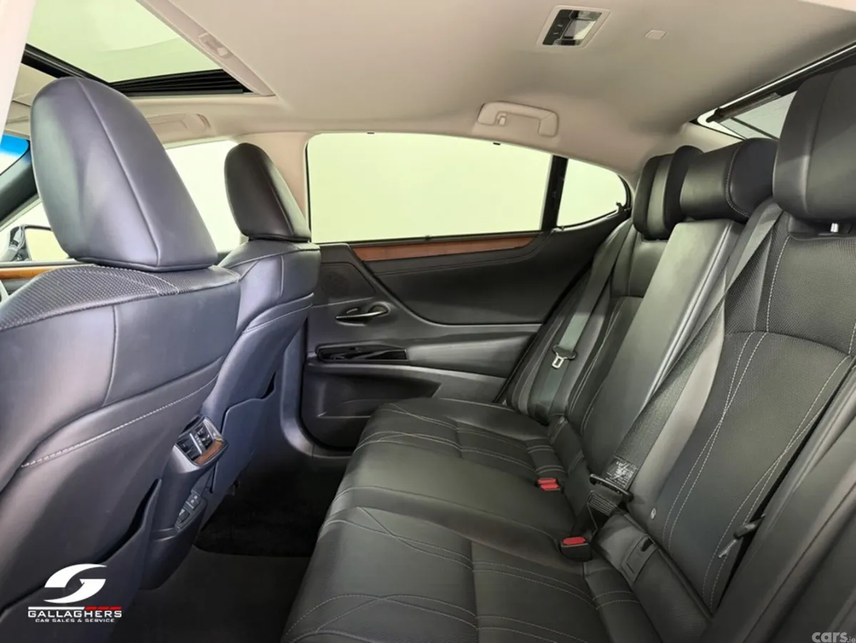 Lexus ES Saloon, Petrol Hybrid, 2021, Silver