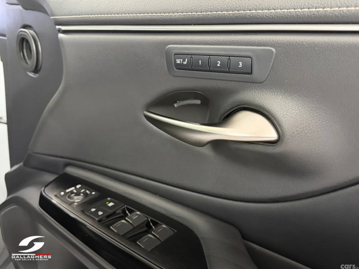 Lexus ES Saloon, Petrol Hybrid, 2021, Silver