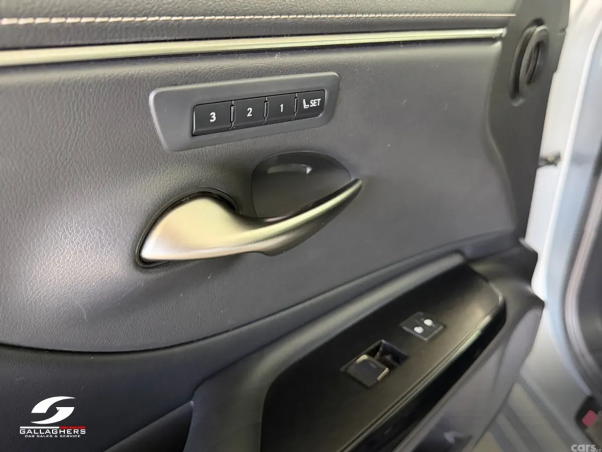 Lexus ES Saloon, Petrol Hybrid, 2021, Silver
