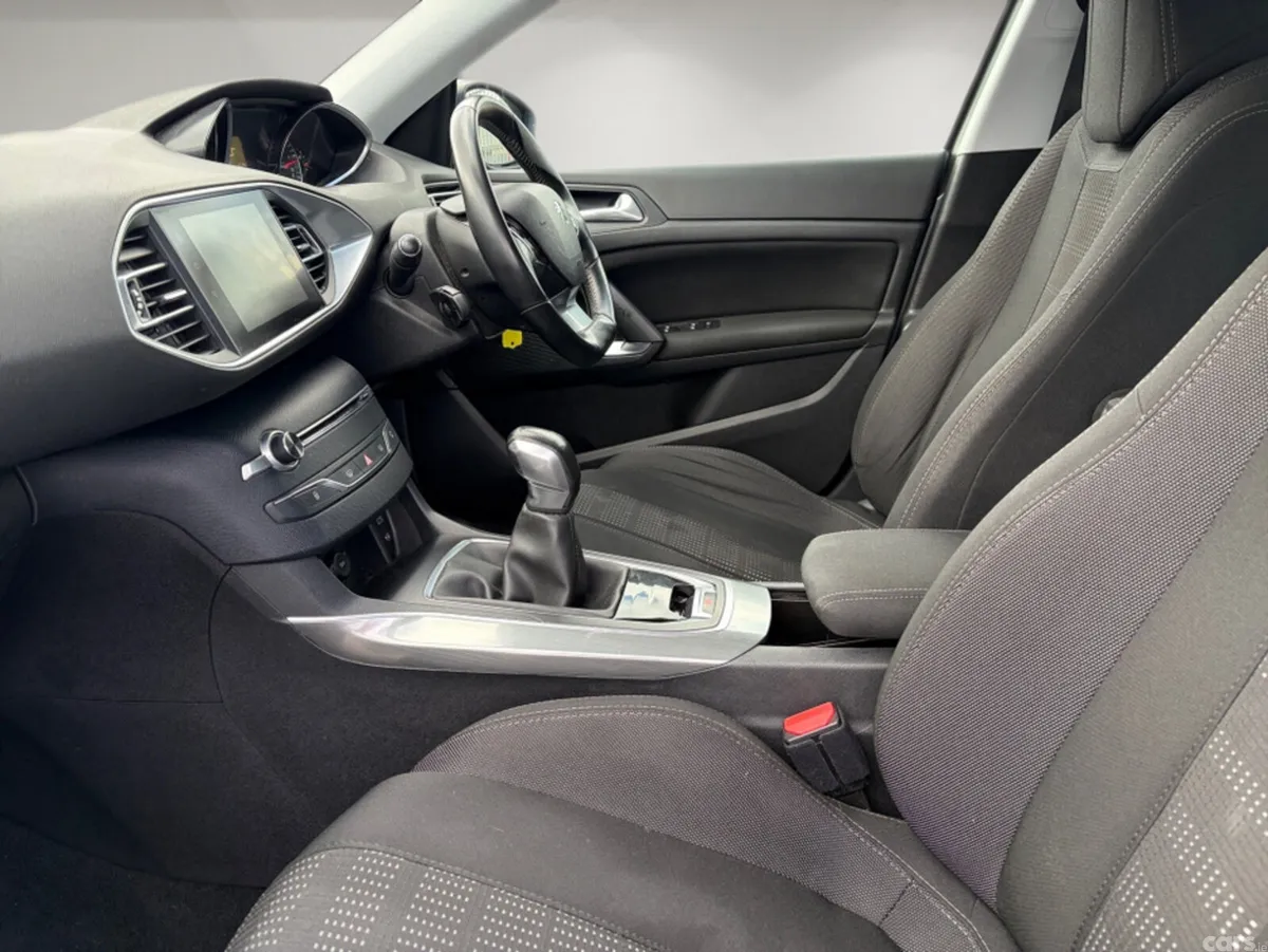 Peugeot 308 Hatchback, Diesel, 2017, Grey