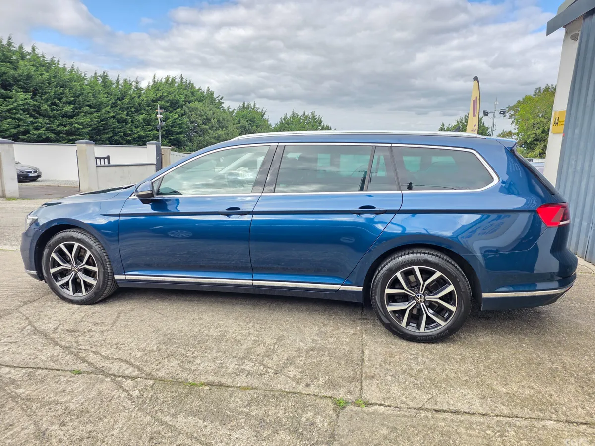 Volkswagen Passat Estate, Diesel, 2022, Blue