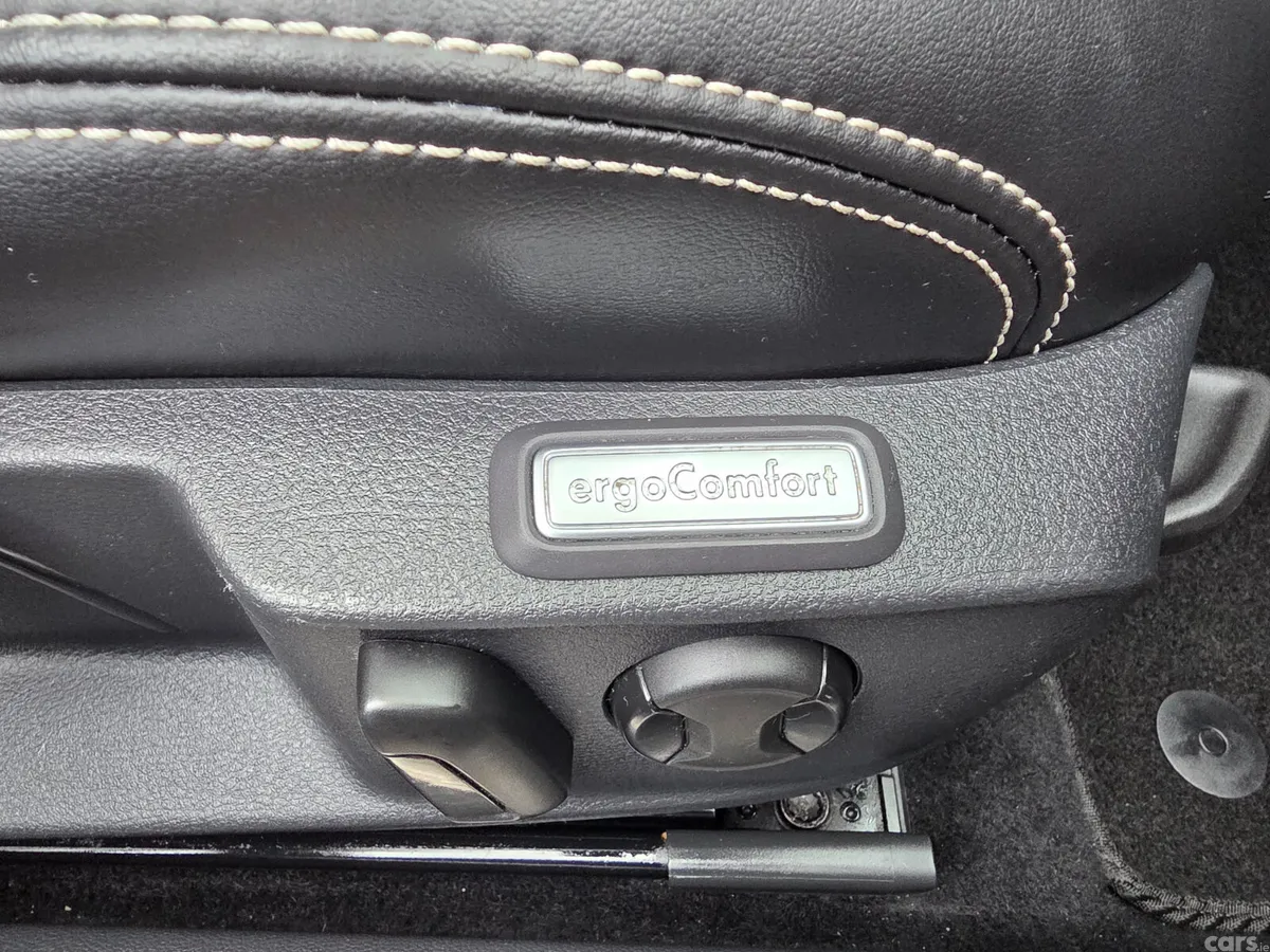 Volkswagen Passat Estate, Diesel, 2022, Blue