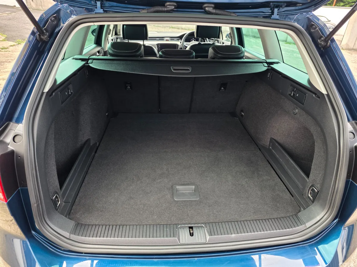 Volkswagen Passat Estate, Diesel, 2022, Blue