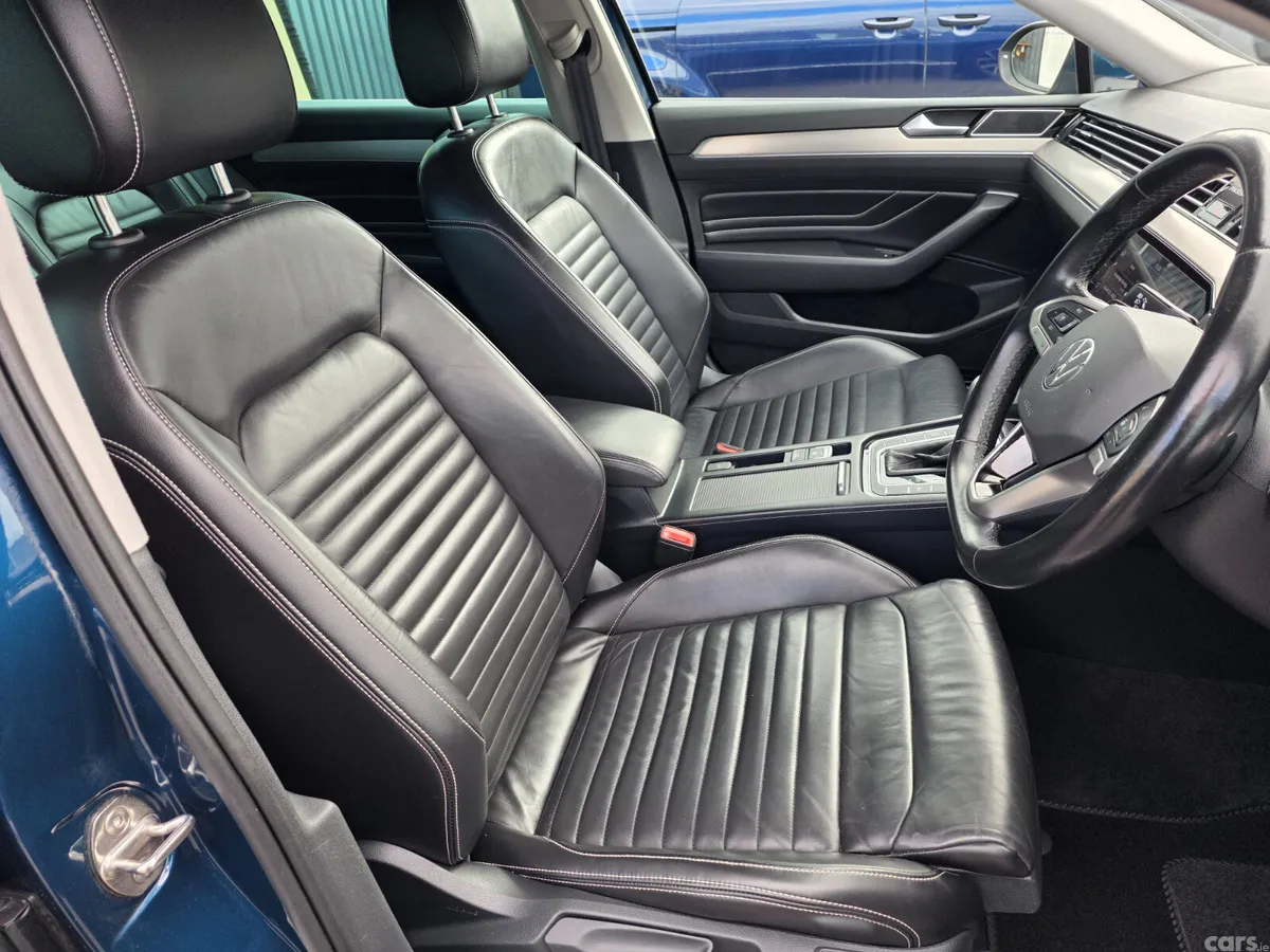 Volkswagen Passat Estate, Diesel, 2022, Blue