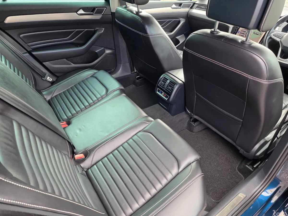 Volkswagen Passat Estate, Diesel, 2022, Blue