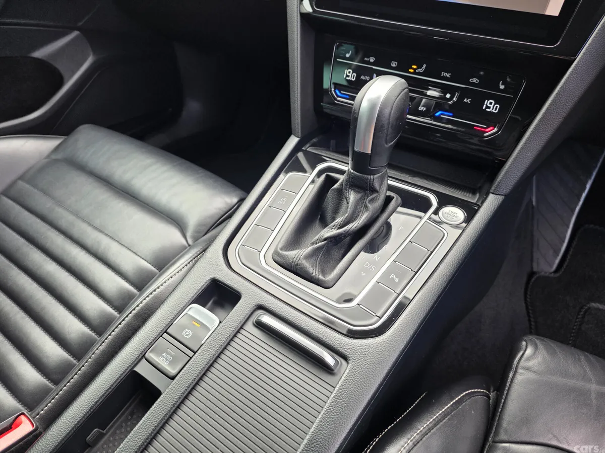Volkswagen Passat Estate, Diesel, 2022, Blue