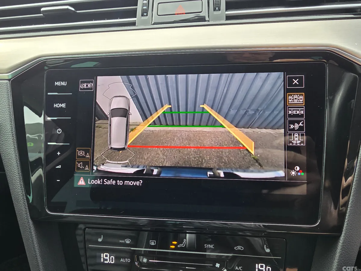 Volkswagen Passat Estate, Diesel, 2022, Blue