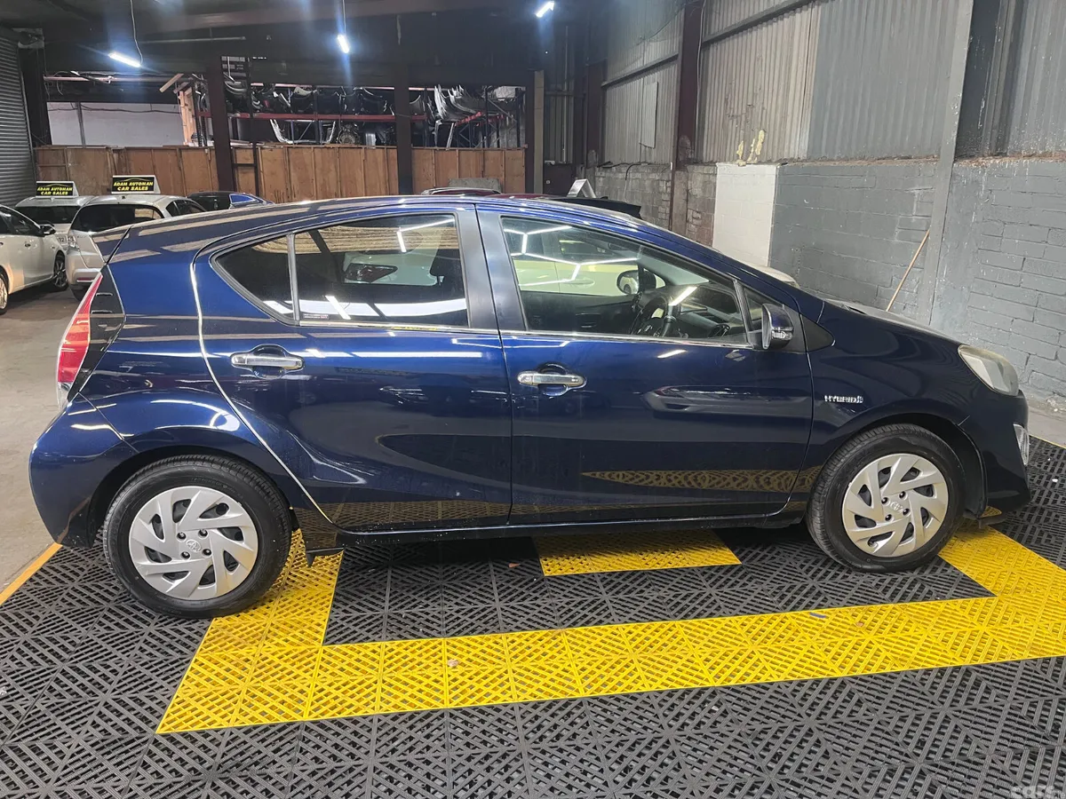 Toyota Aqua Hatchback, Petrol Hybrid, 2017, Blue