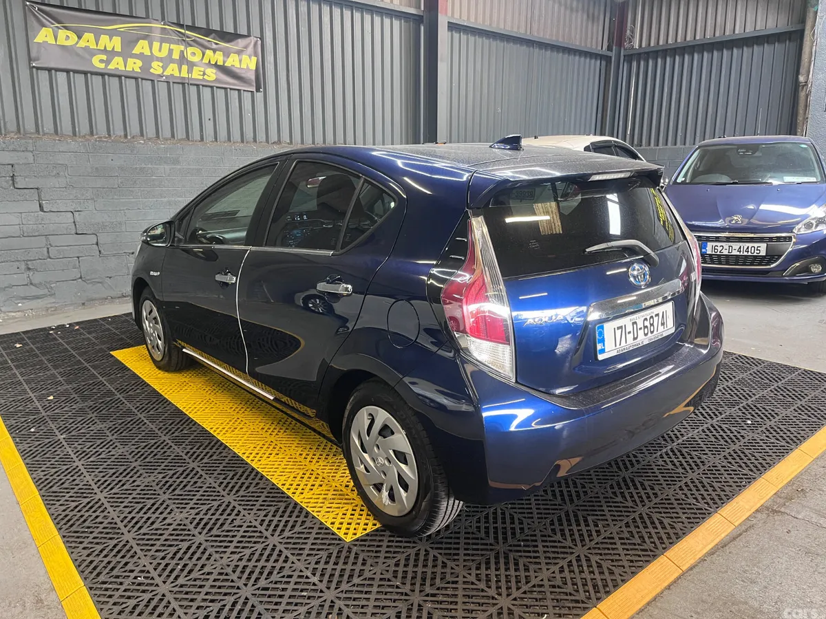 Toyota Aqua Hatchback, Petrol Hybrid, 2017, Blue