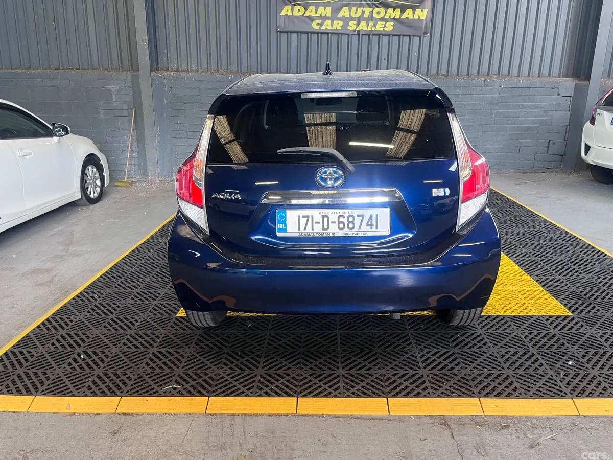 Toyota Aqua Hatchback, Petrol Hybrid, 2017, Blue