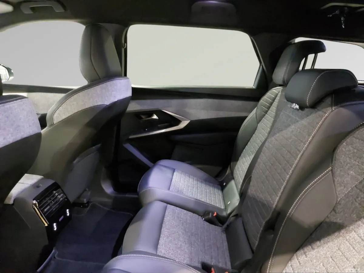 Peugeot 5008 MPV, Petrol, 2026, Grey