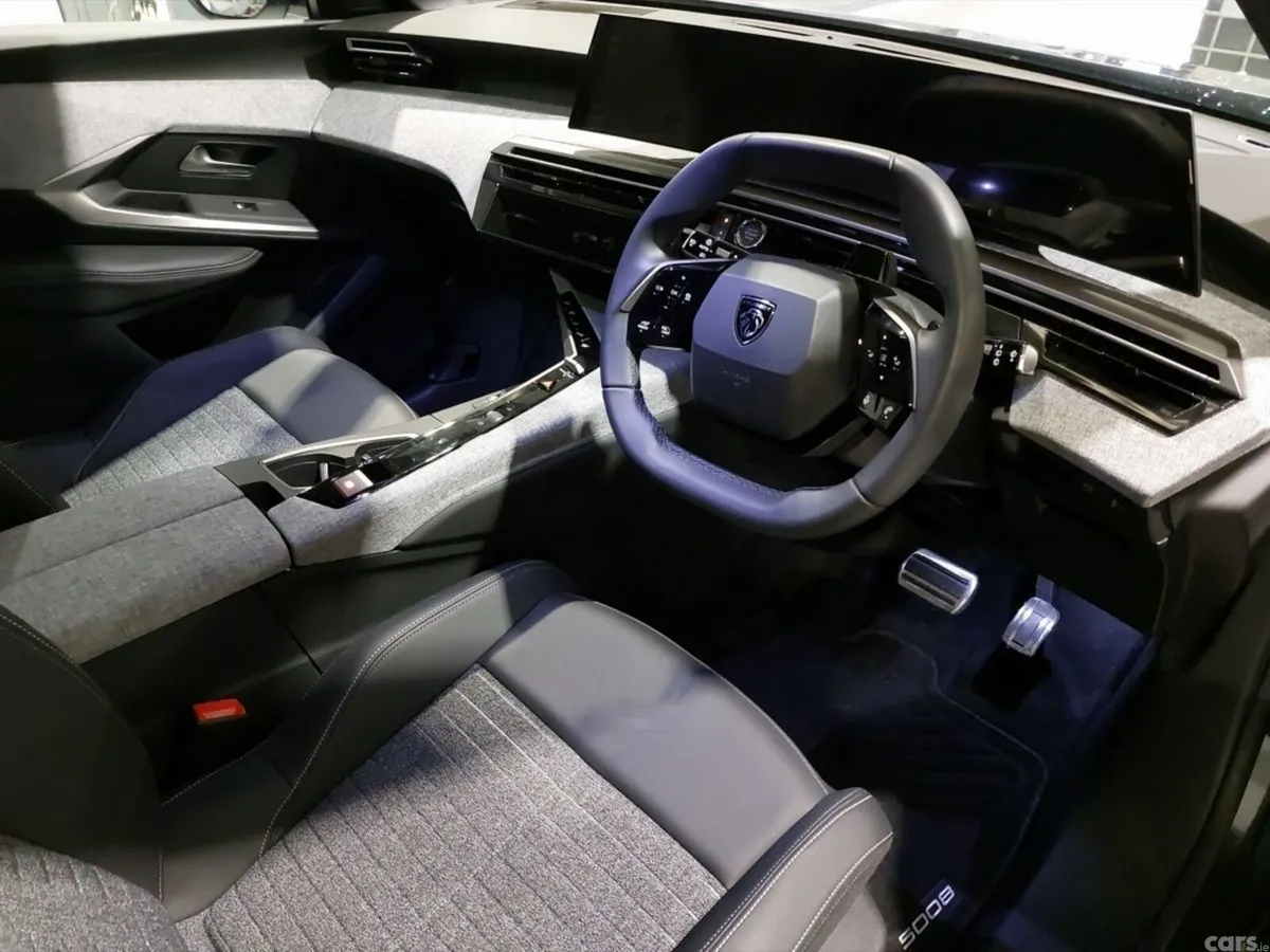 Peugeot 5008 MPV, Petrol, 2026, Grey