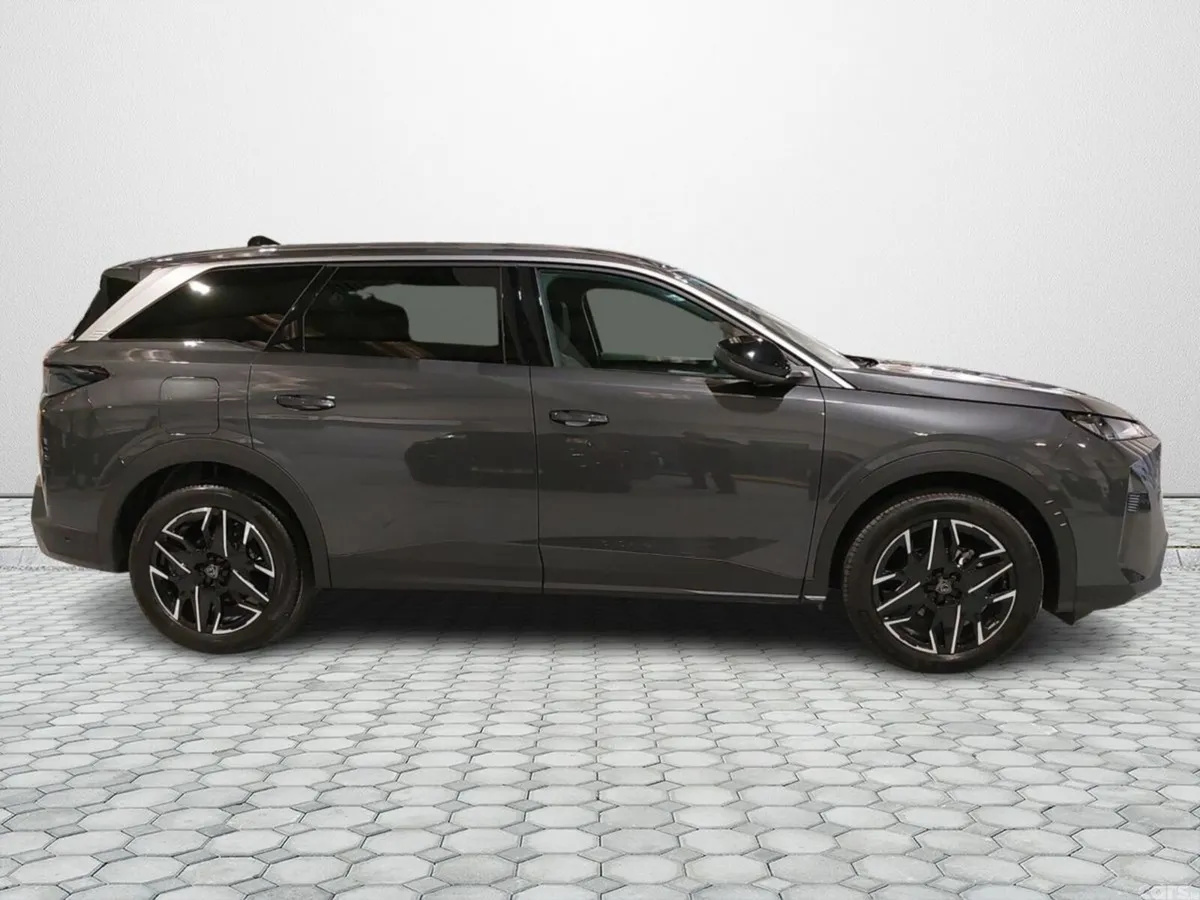 Peugeot 5008 MPV, Petrol, 2026, Grey